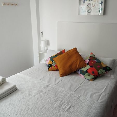 Apartamento Lidia Planta 2, La Carihuela 1ª Linea Playa, Vistas Mar, Buhardilla 1 Dormitorio, 40 M2, 1-3 Huesped, Terraza, Wifi Τορρεμολίνος Εξωτερικό φωτογραφία