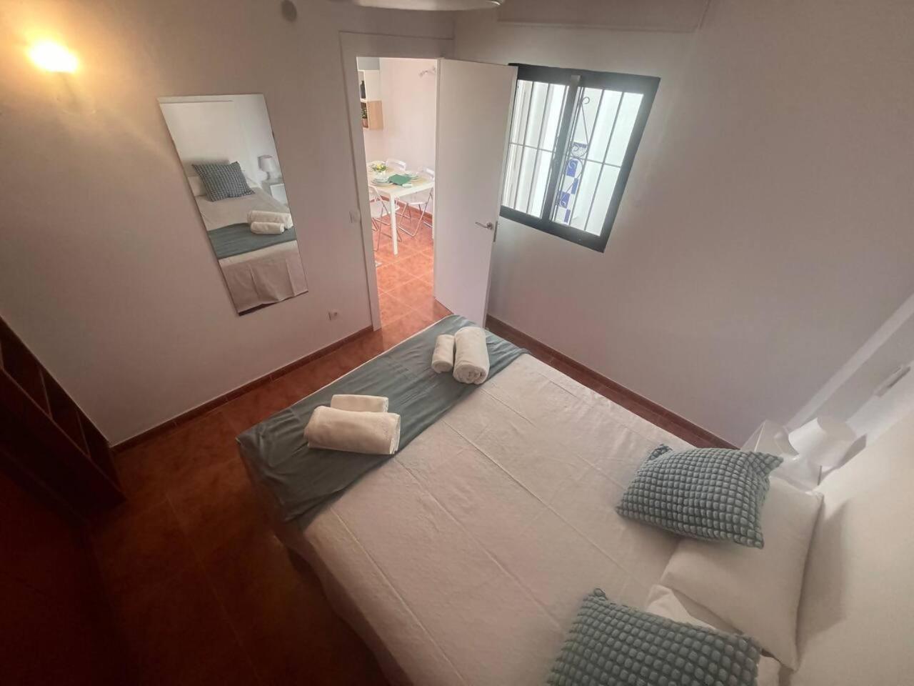 Apartamento Lidia Planta 2, La Carihuela 1ª Linea Playa, Vistas Mar, Buhardilla 1 Dormitorio, 40 M2, 1-3 Huesped, Terraza, Wifi Τορρεμολίνος Εξωτερικό φωτογραφία