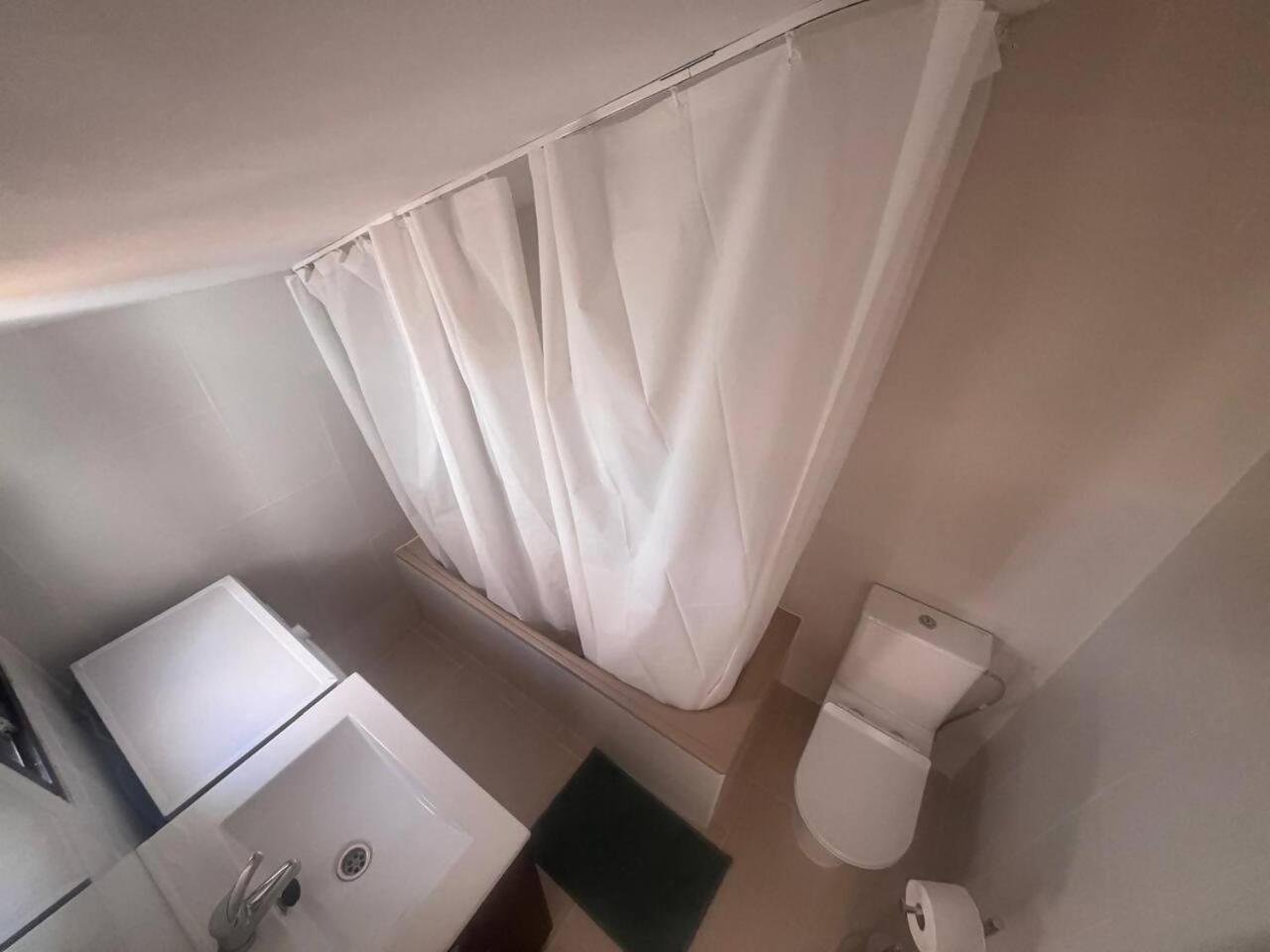 Apartamento Lidia Planta 2, La Carihuela 1ª Linea Playa, Vistas Mar, Buhardilla 1 Dormitorio, 40 M2, 1-3 Huesped, Terraza, Wifi Τορρεμολίνος Εξωτερικό φωτογραφία